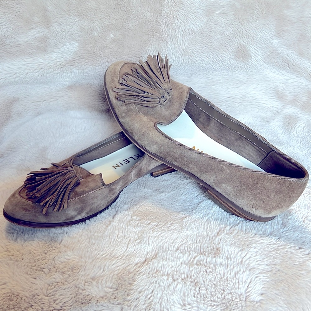 Anne Klein brown suede tassle loafers, size 7, excellent condition